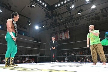 田口隆祐（左）に挑戦表明したアントーニオ本多