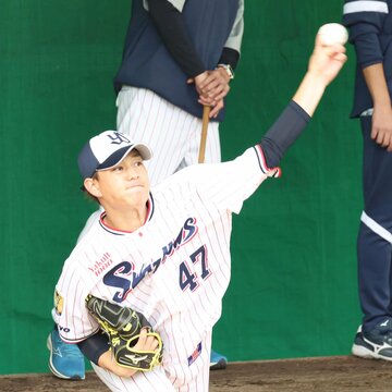 ブルペン投球を行ったヤクルト・高橋