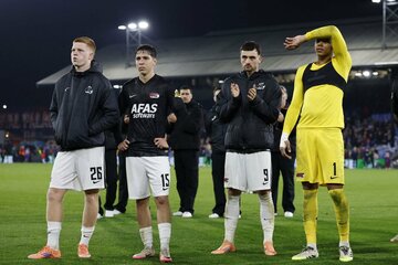 一番左がキース・スミット（ロイター）