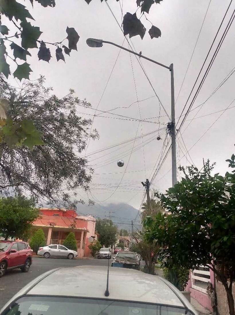 メキシコのモンテレイ上空のUFO（X@nelvaldezから）