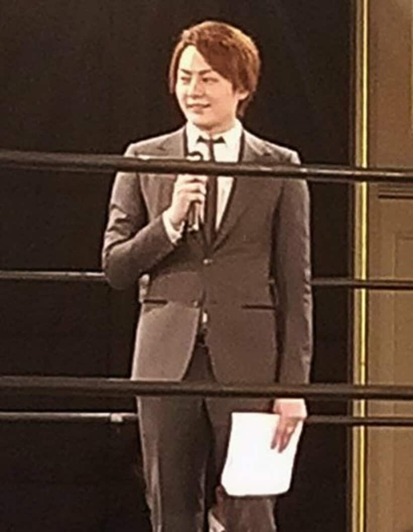  パーティーでの三崎優太容疑者（出席者提供）