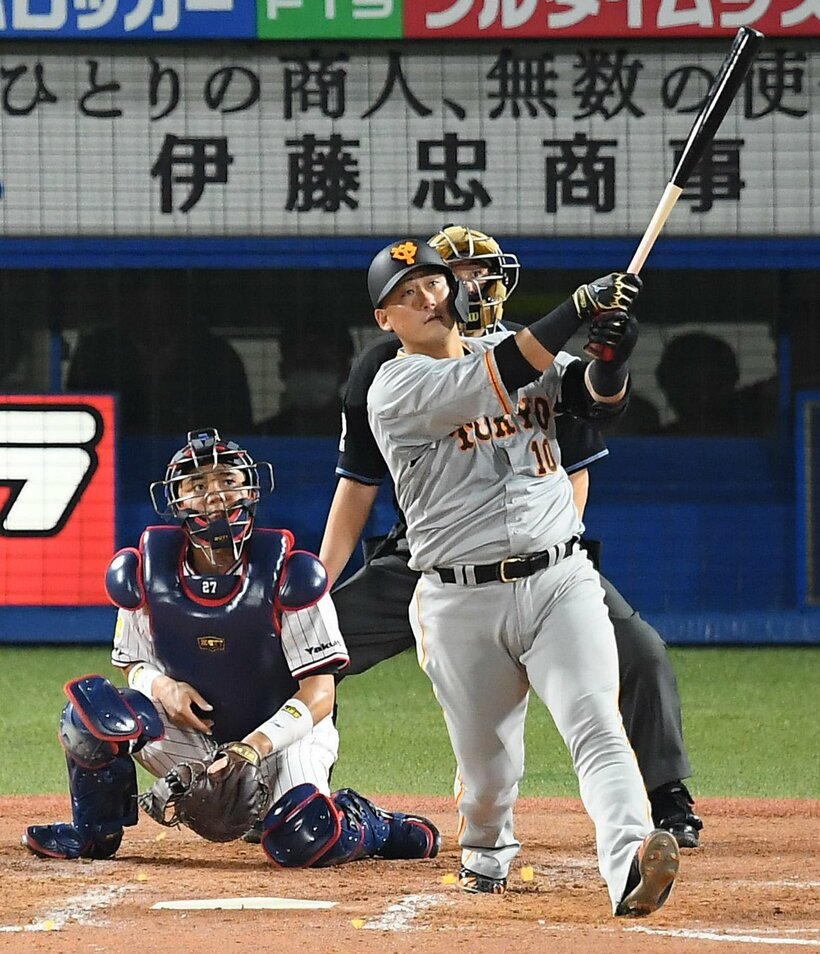  ヤクルト戦の５回に２１号３ランを放った巨人・中田（東スポWeb）