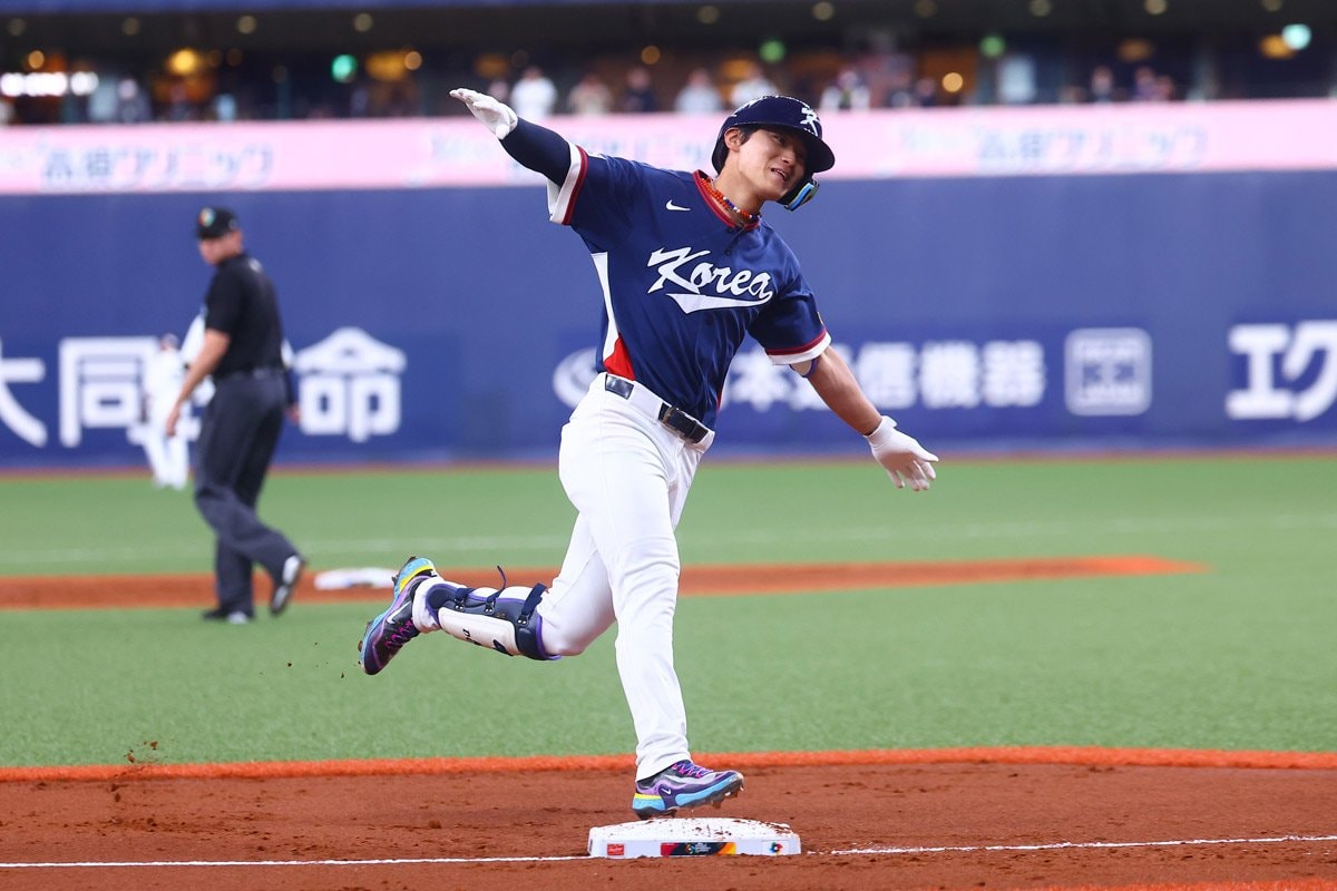 WBC】韓国代表のキム・ドヨンが2戦連発 右こぶしを突き上げ