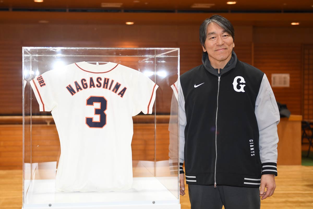 巨人】松井秀喜臨時コーチが「長嶋茂雄 追悼展示」を見学「非常に特別