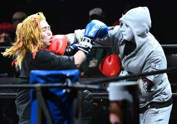 ニファエル（右）に殴られる煉獄コロアキ