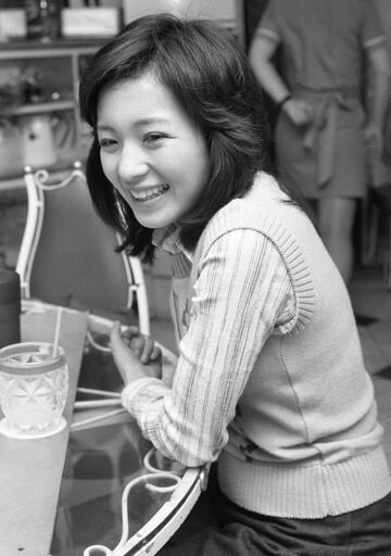 「幕が開く前はガクガク震えている」という（76年）