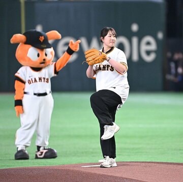 始球式を行った竹田麗央
