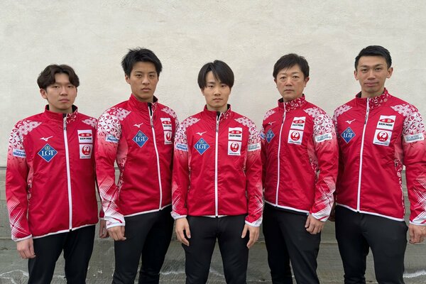 世界選手権に挑む男子日本代表メンバー（左から中原、敦賀、大内、阿部、清水）(C)JCA