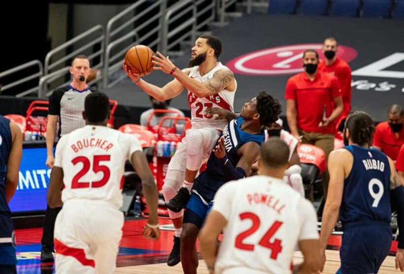  バンブリート（中）はドラフト外からＮＢＡ入りして出世した（ロイター＝ＵＳＡ　ＴＯＤＡＹ）