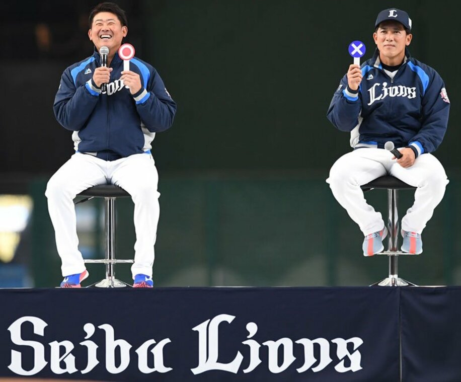  トークショーに参加した西武・松坂大輔（左）と松井稼頭央ヘッドコーチ（東スポWeb）