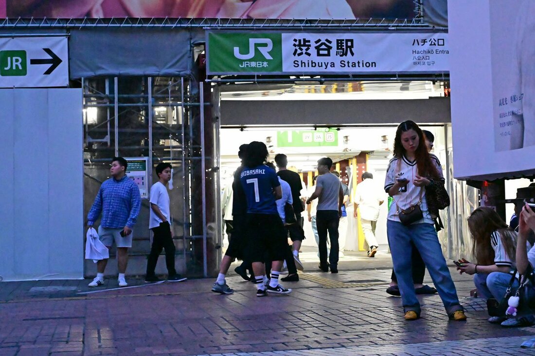 悲しい朝を迎えたＪＲ渋谷駅前