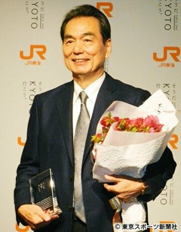  イベントに出席した長塚京三