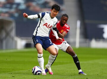  マンチェスター・ユナイテッド戦に出場した孫(左＝ロイター)