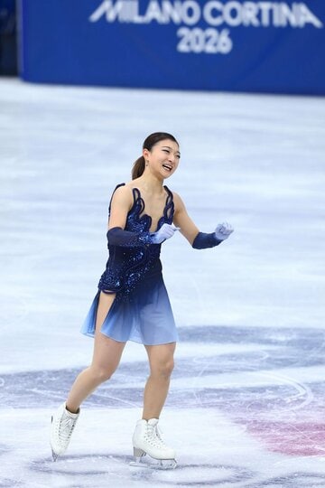 演技後、ガッツポーズをする坂本花織