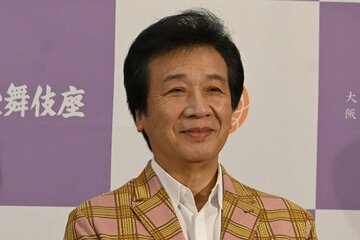 会見した前川清
