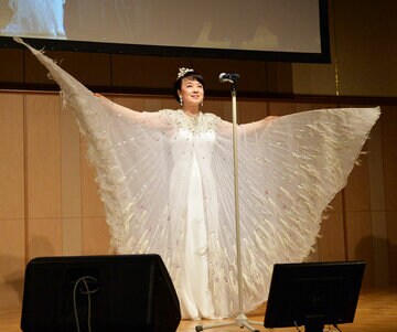 ジュディ・オングといえば「魅せられて」のこの衣装