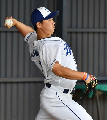  ブルペンで調整した中日・小笠原（東スポWeb）