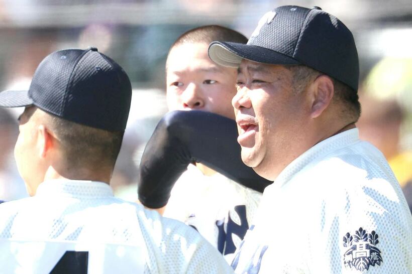 選手たちに声をかける大阪桐蔭・西谷監督