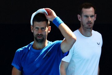 ジョコビッチ（左）とコーチのマリー氏（ロイター）