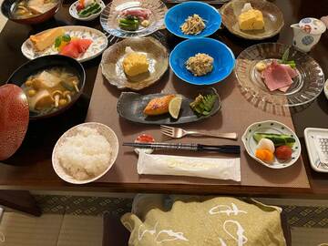 とにかく品数が多い料理。どれから食べようか悩んじゃいます