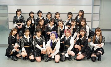  新曲でもハードなダンスに挑む（©ＡＫＢ４８）