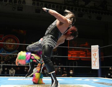  ＥＶＩＬ(左)に掟破りのＥＶＩＬを放つヒロム