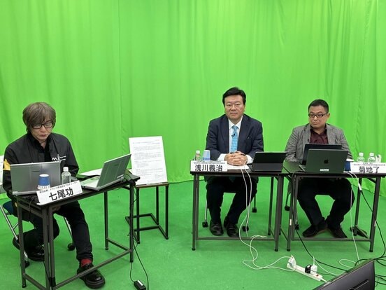 ニコニコニュースに出演した浅川義治氏（中）　提供・ニコニコニュース