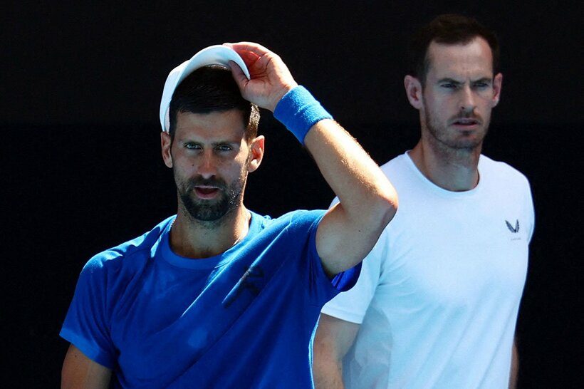 ジョコビッチ（左）とコーチのマリー氏（ロイター）