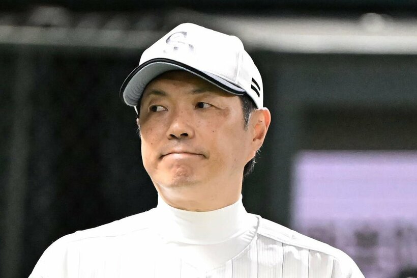 浮かない表情の小久保監督