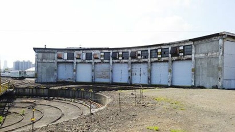 解体が決まった扇形機関庫
