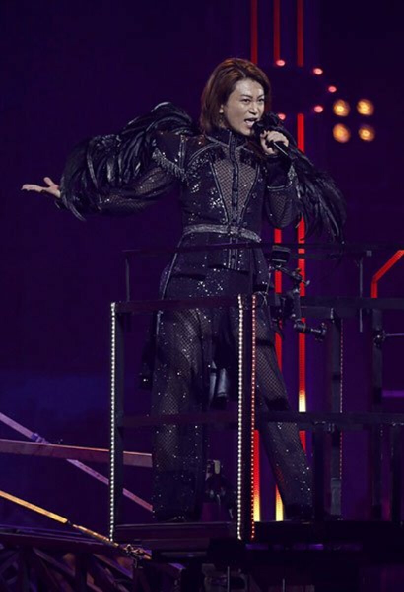  昨年の大阪城ホール公演で「限界突破×サバイバー」を歌った氷川きよし（１９年９月６日）