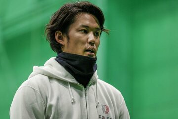  自主トレを公開し、報道陣の取材に応じた阪神・藤浪（代表撮影）
