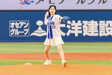 始球式を行った門松みゆき