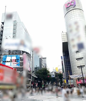  渋谷の一等地に広告が掲出される（東スポWeb、画像を一部加工しています）