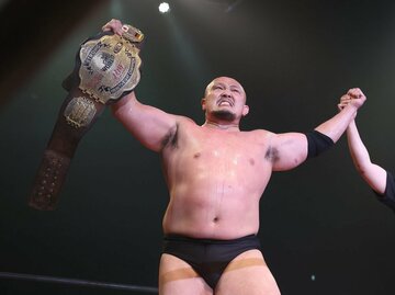  ５日の試合でＶ２に成功した岡林裕二（東スポWeb）