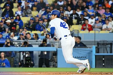 背番号「４２」を着用した大谷