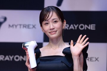 新CM発表会に出席した前田敦子