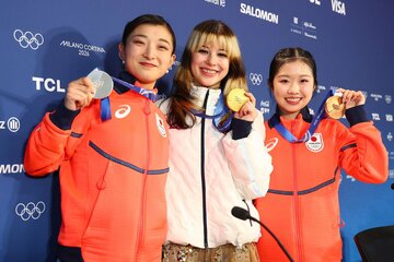 ミラノ五輪女子ではアリサ・リウ(中)、坂本花織(左)、中井亜美と、表彰台にロシア勢の入る余地はなかった