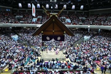 満員の両国国技館