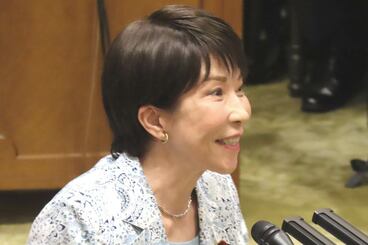 自身の言い間違えで笑みをこぼした高市首相