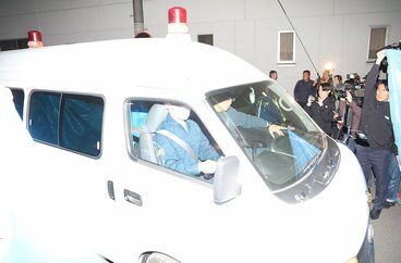 京都・南丹警察署に入る事件捜査車両