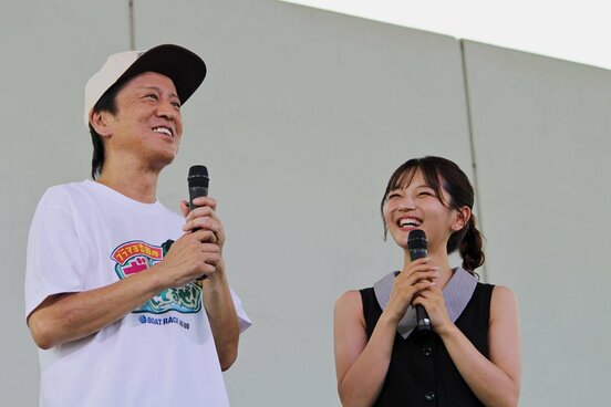 ブラックマヨネーズ吉田敬(左)と福留光帆