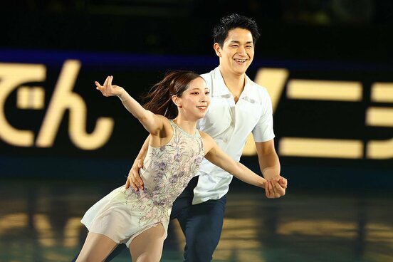 エキシビションで優雅な舞いを見せた三浦璃来(左)と木原龍一の「りくりゅう」ペア