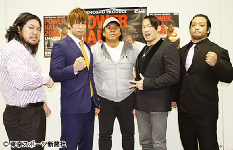  左からマサ北宮、飯伏幸太、長州力、丸藤正道、関本大介