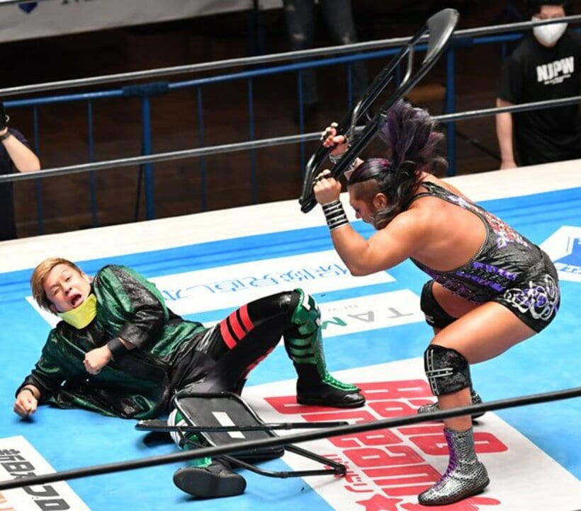  YOSHI-HASHIは２日、痛めていた右ひざをEVILに完全破壊された