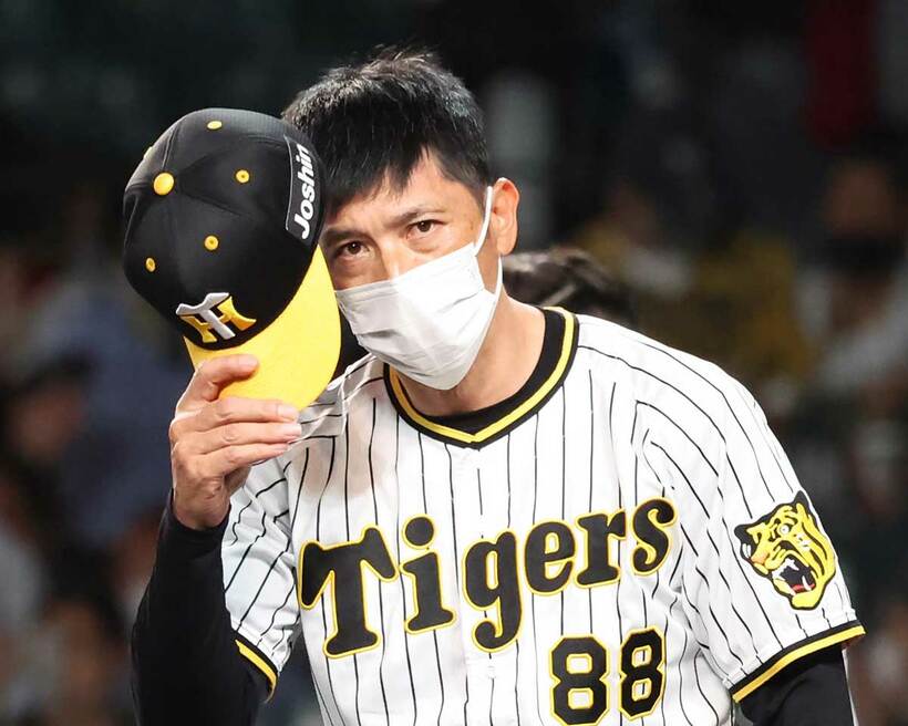  球団関係者から表情が暗いと指摘される阪神・矢野監督（東スポWeb）