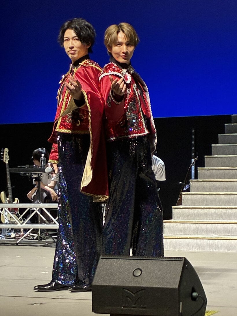 東京・大田区のアプリコ大ホールでコンサートを行った風輪の翔司（左）と拓也