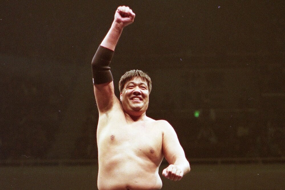 右手を突き上げる鶴田（９５年３月）