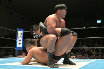 嘉藤匠馬(下)から逆エビでギブアップを奪った村島克哉