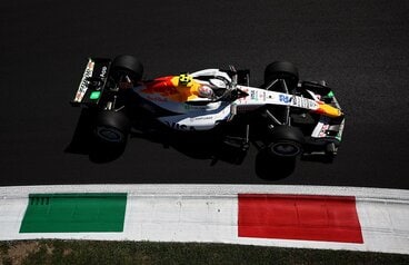 イタリアのサーキットを疾走した角田裕毅のマシン(ロイター)